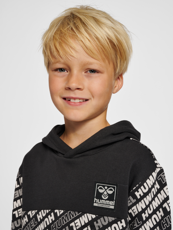 se Hummel barn hmlcameron hoodie LL40V4653 \"huvtröja i bomull\"