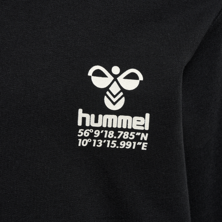 se Hummel barn hmlglobal hoodie LL40V6330 \"luvtröja\"