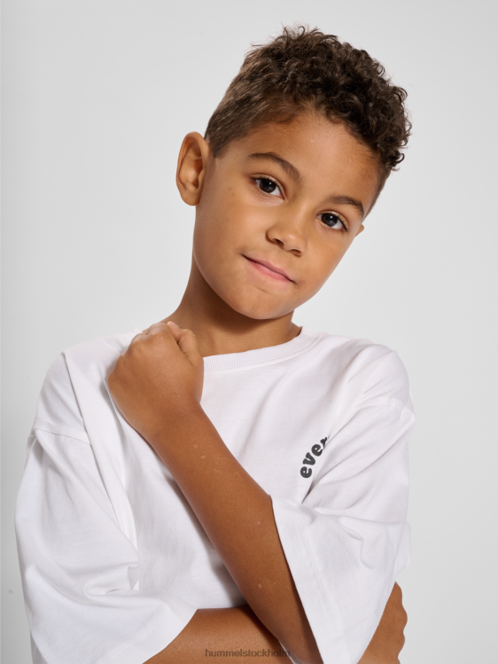 se Hummel barn stsemmett t-shirt s/s LL40V4999 \"lös passform t-shirt\"